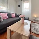 Lovely In With Wifi Apartment