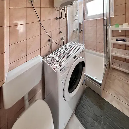 Gorgeous Apartment In Pula With Wifi *