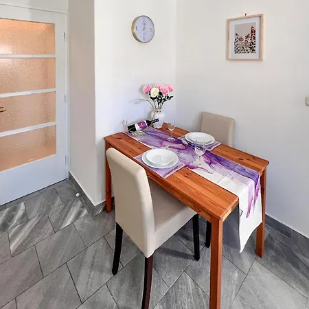 Gorgeous Apartment In Pula With Wifi *