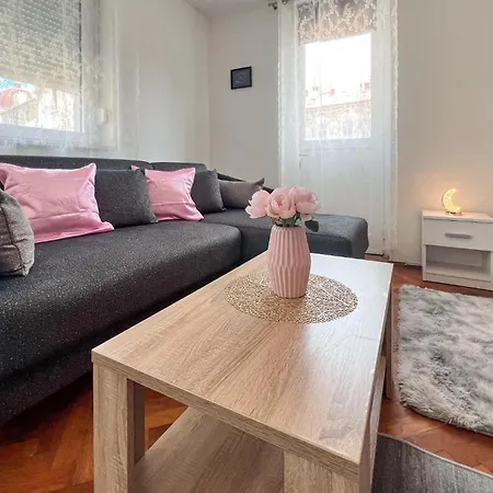Gorgeous Apartment In Pula With Wifi Lejlighed