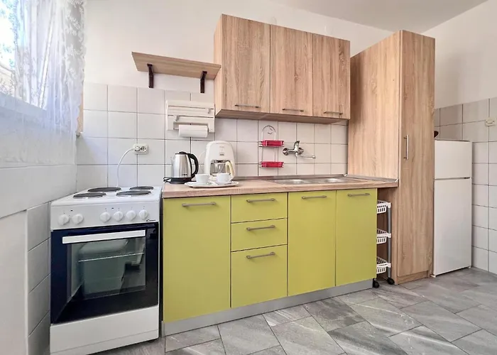 Apartment In With Wifi Pula